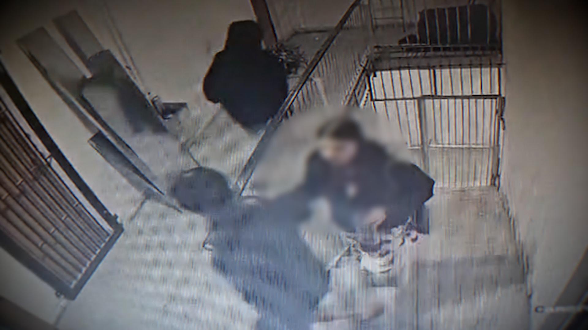 Ipotezele în cazul tragediei din Sectorul 2, unde o adolescentă a căzut de pe un bloc. Fata îşi pierduse mama
