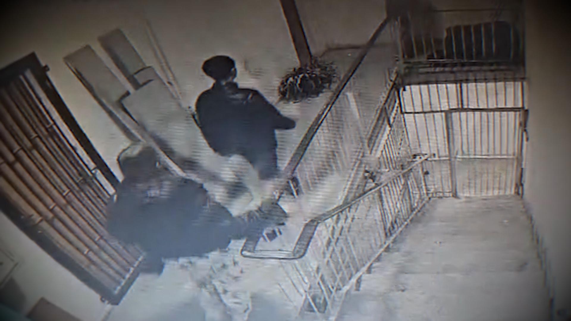 Ipotezele în cazul tragediei din Sectorul 2, unde o adolescentă a căzut de pe un bloc. Fata îşi pierduse mama