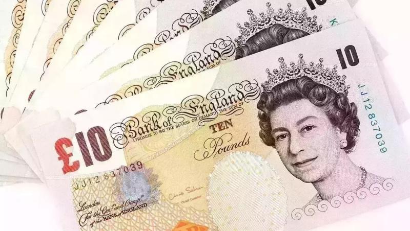 Leul românesc pierde teren masiv în raport cu lira sterlină