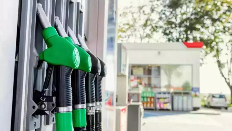 Preţul la benzină standard este în creştere, faţă de cel afişat în ziua precedentă