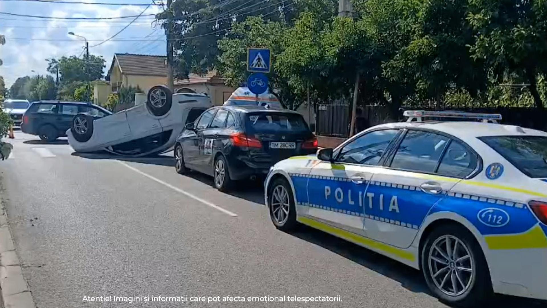 Copil de 10 ani, la spital după ce mașina în care se afla s-a răsturnat într-o intersecție din Timișoara