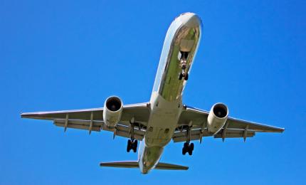 Compania aeriană care și-a anulat toate zborurile şi intră în faliment. Angajaţii rămân fără loc de muncă