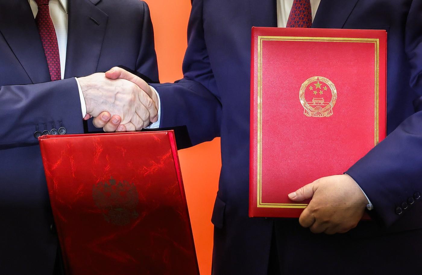 Xi şi Putin transmit un mesaj anti-SUA de la Beijing, dar marele acord pentru gaze rămâne blocat