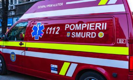 Accident teribil în Iaşi. Cinci persoane rănite, printre 3 copii, după impactul dintre două maşini