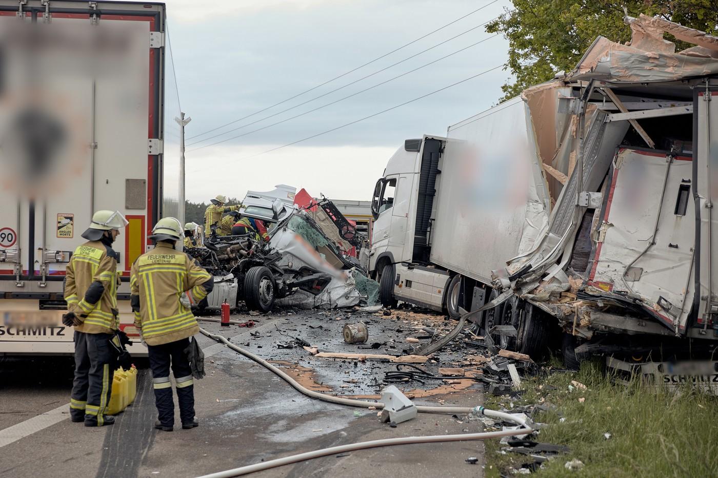 Șofer român de TIR, mort după ce a intrat într-un autocamion în Germania. A rămas captiv în cabina distrusă