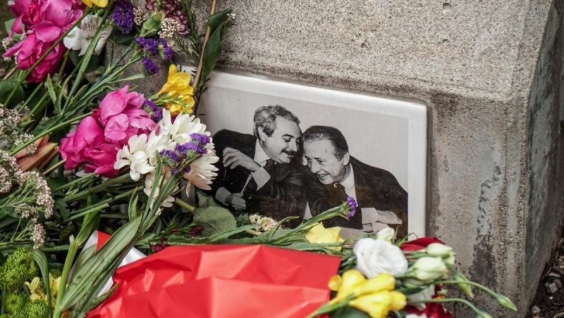 Pe 23 mai 1992, cel mai proeminent magistrat italian anti-mafie, Giovanni Falcone, a fost asasinat de clanul Corleonesi