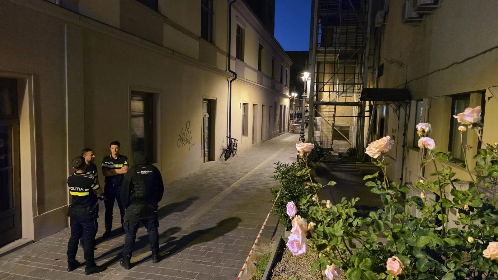 O adolescentă de 16 ani a murit, după ce căzut de pe acoperişul unei clădiri abandonate din Oradea