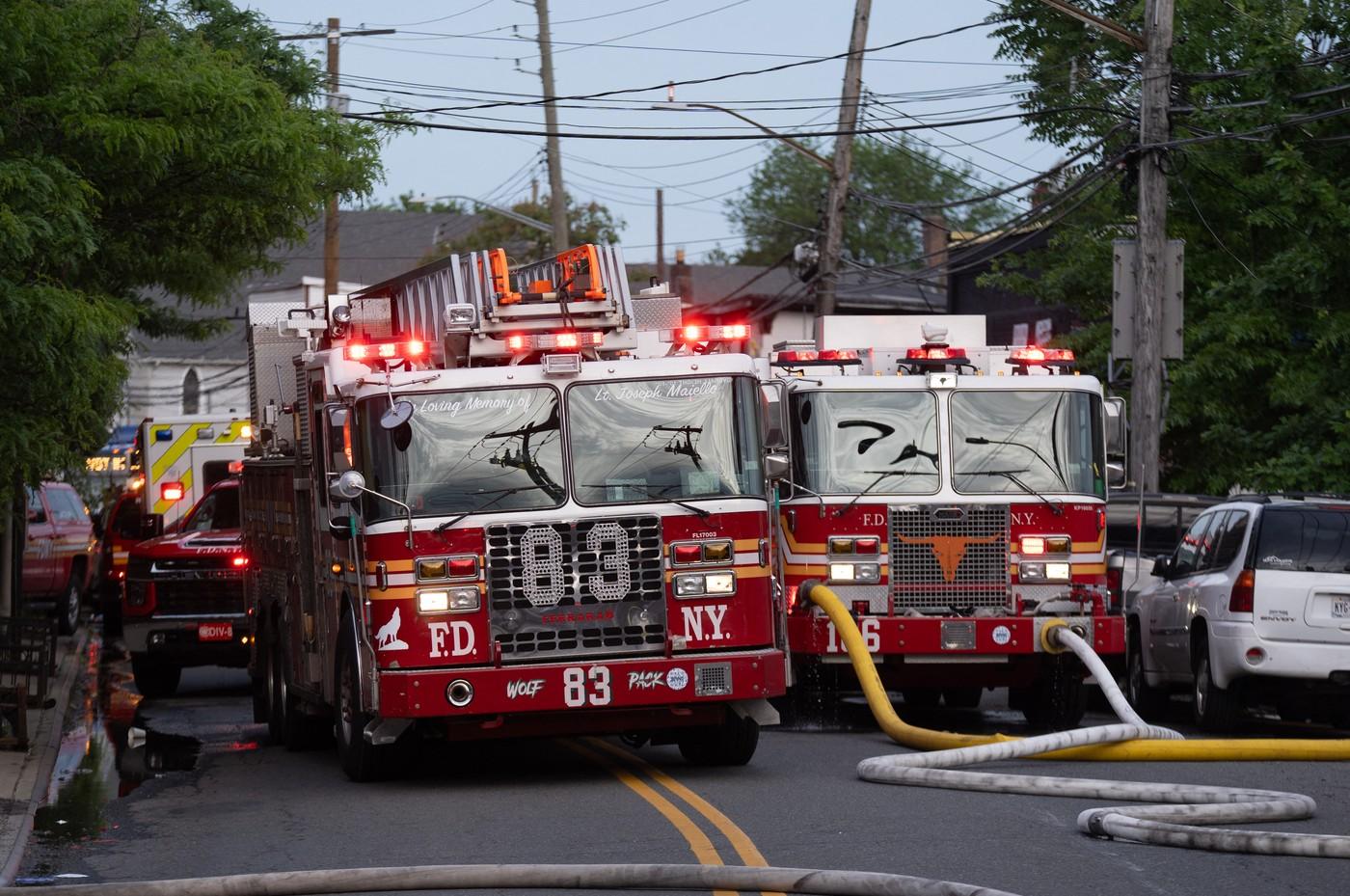 Explozie pe un șantier naval din New York: un mort şi 36 de răniţi