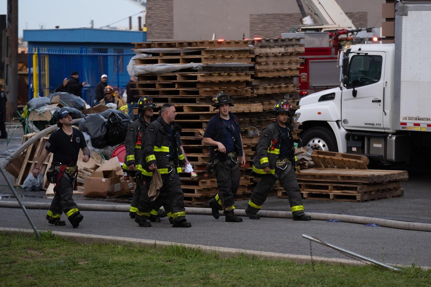 Explozie pe un șantier naval din New York: un mort şi 36 de răniţi