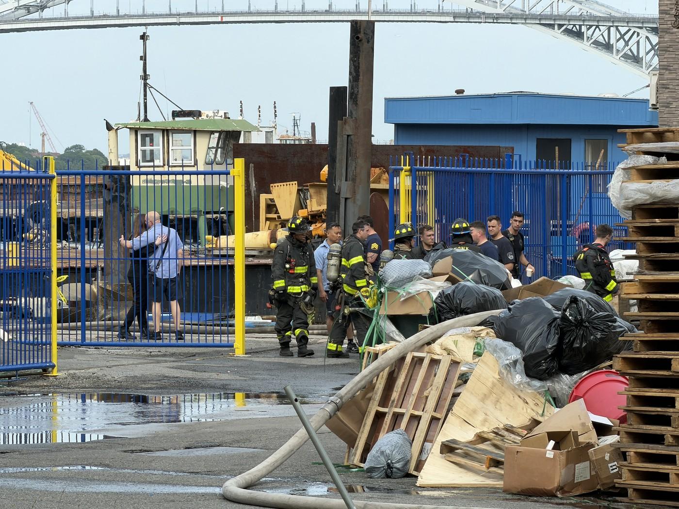 Explozie pe un șantier naval din New York: un mort şi 36 de răniţi