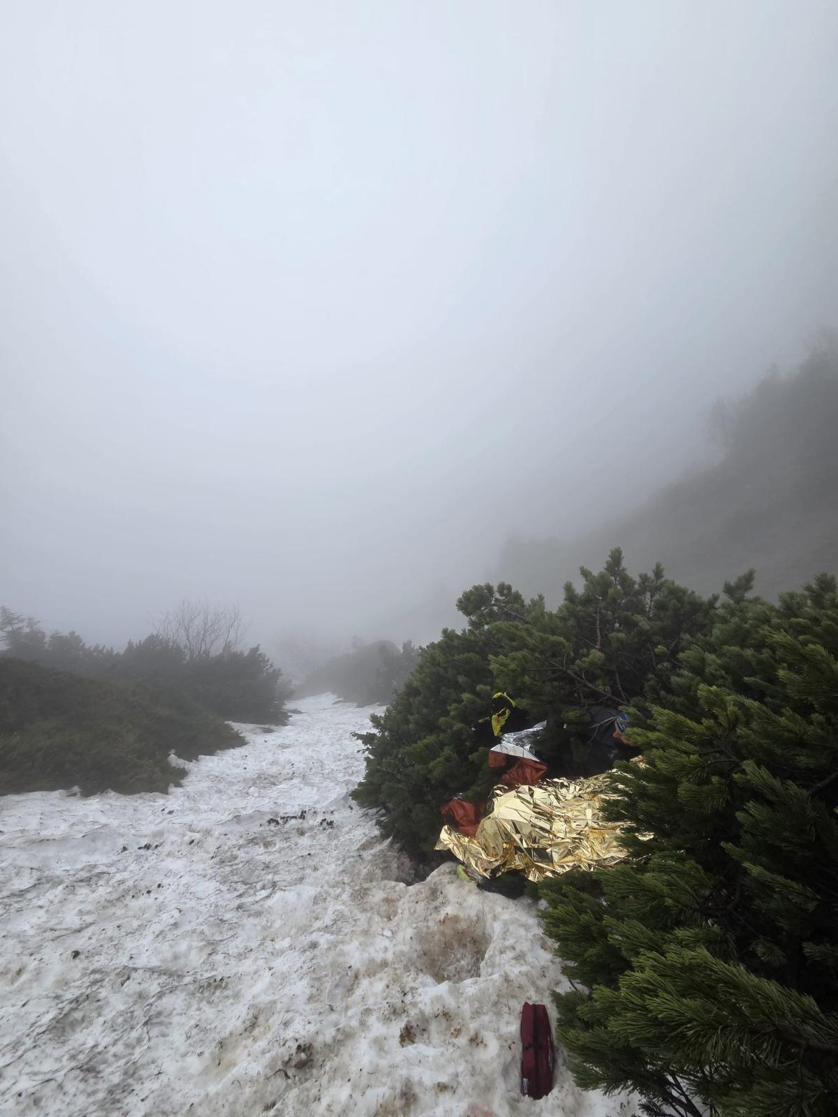 Intervenție dramatică în Munții Bucegi: 8 concurenți de la Transylvania 100, răniți după ce au alunecat