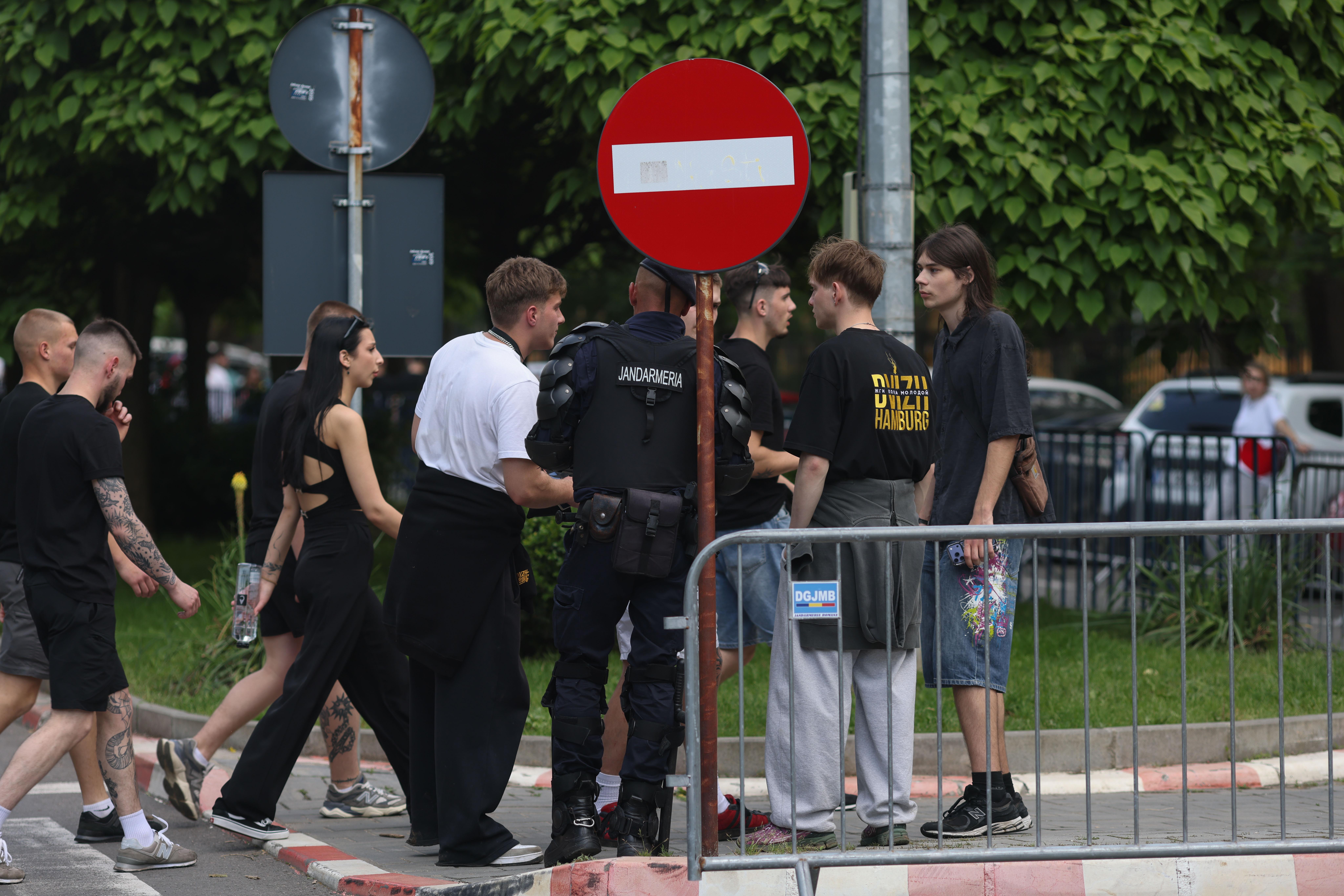 Măsuri draconice de securitate în Bucureştii. Fanii lui Max Korzh se bucură: "Trebuie cineva să ne controleze"