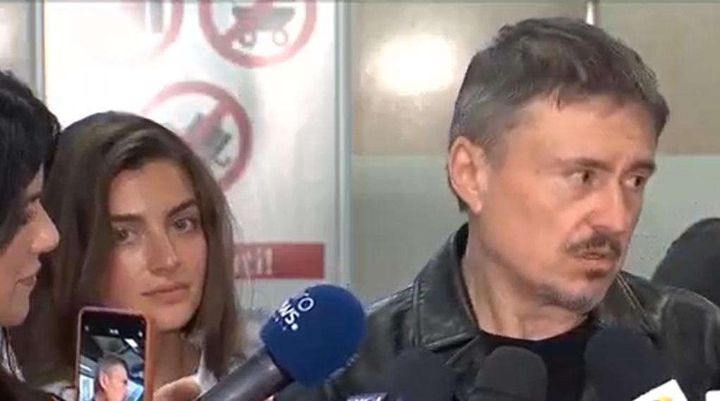 Mungiu, la revenirea în ţară după câştigarea Palme d'Or: "Nu aşteptăm statui, că n-am dat cu mingea în poartă"