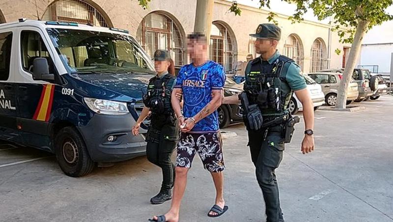 Român arestat în Mallorca, după ce ar fi sărutat un băieţel de 4 ani. Copilul era cu mama la piscina hotelului