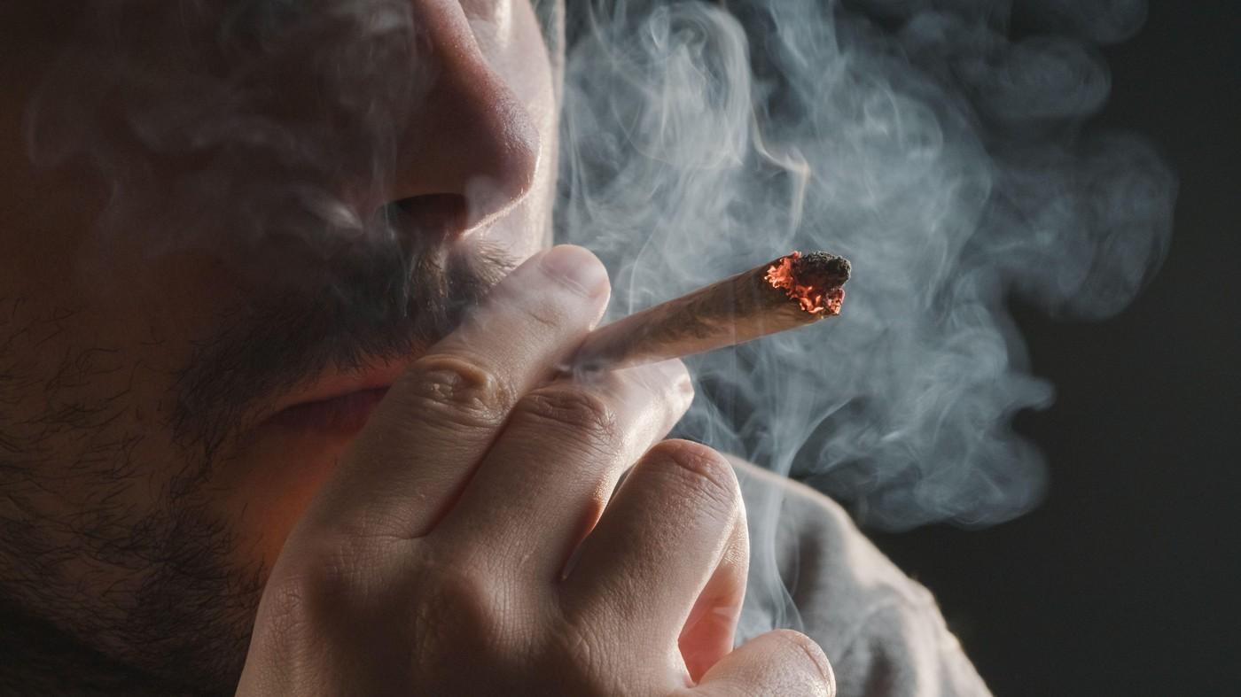 Un bărbat din Timişoara, supectat pentru trafic de droguri, după ce i-a oferit cannabis unui copil de 14 ani