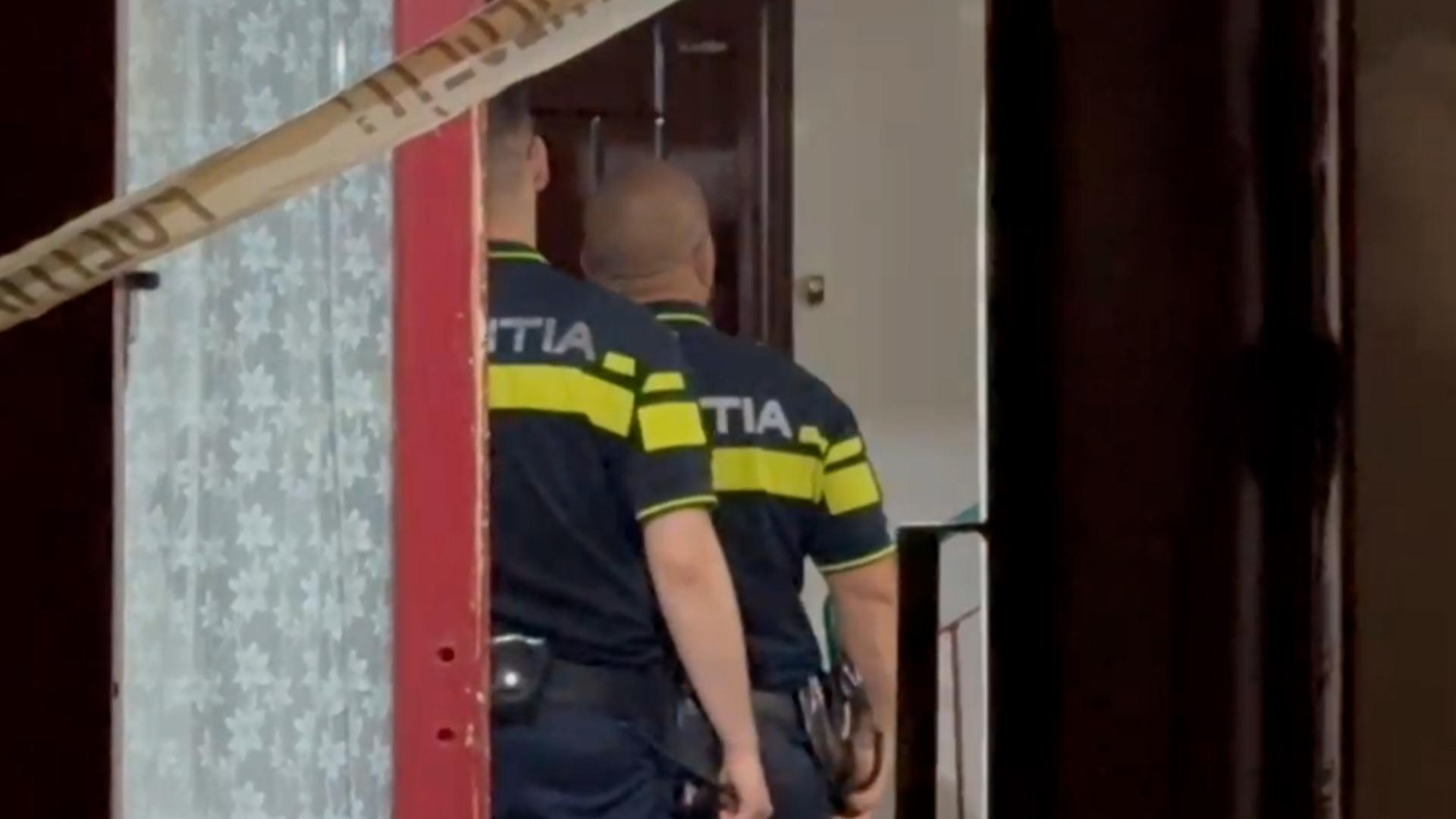 Filmul măcelului din Târgu Jiu. Alexandru şi-a hăcuit bunica şi fratele, apoi s-a sinucis. Se credea Dumnezeu