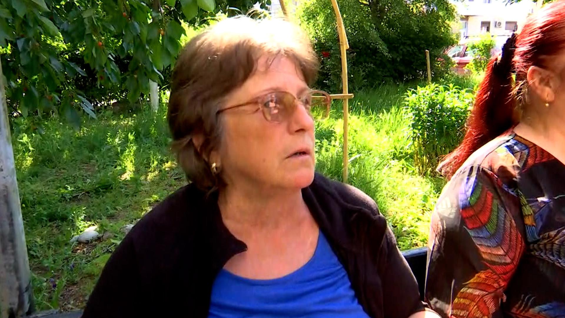 Filmul măcelului din Târgu Jiu. Alexandru şi-a hăcuit bunica şi fratele, apoi s-a sinucis. Se credea Dumnezeu