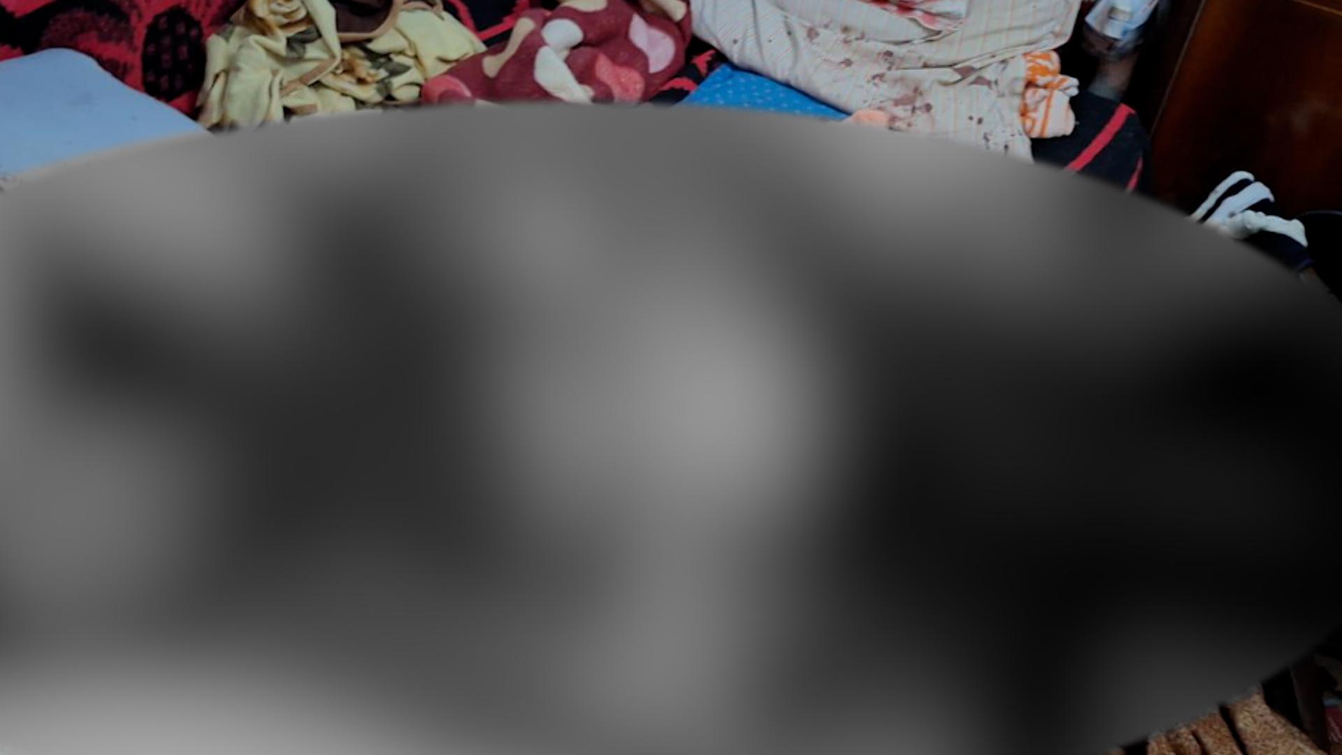 Filmul măcelului din Târgu Jiu. Alexandru şi-a hăcuit bunica şi fratele, apoi s-a sinucis. Se credea Dumnezeu