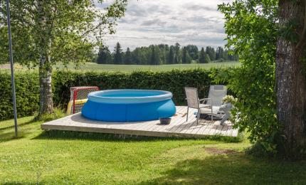 Tragedie fără margini în Dobreşti. Un băieţel de un an a murit înecat în piscina din curtea bunicilor