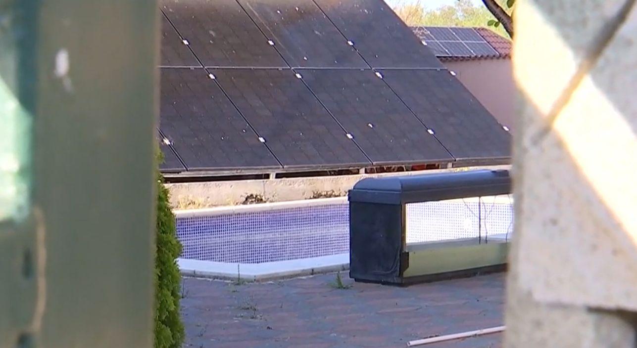 "Ajutor, salvaţi-mă". Copilaş, înecat în piscina bunicilor în timp ce mama lui îi ajuta să vândă căpşune