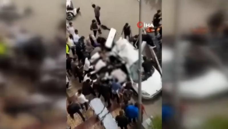 S-a oprit să treacă ploaia, dar nu a mai ajuns acasă: o femeie a fost ucisă de furtună în Turcia