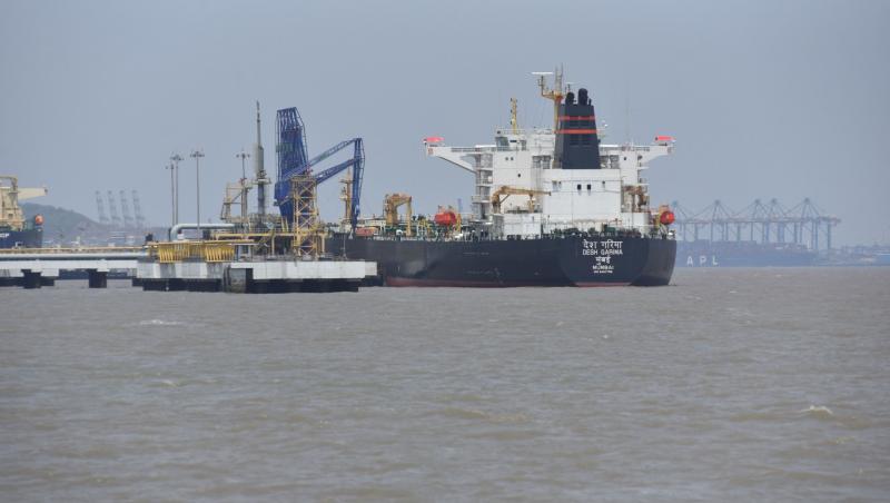 Petrolul se scumpește din nou după amenințările lui Trump la adresa Iranului. Analist: Armistiţiul se destramă