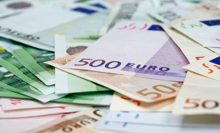 Leul continuă prăbușirea. Euro atinge un nou maxim istoric: 5,2180 lei