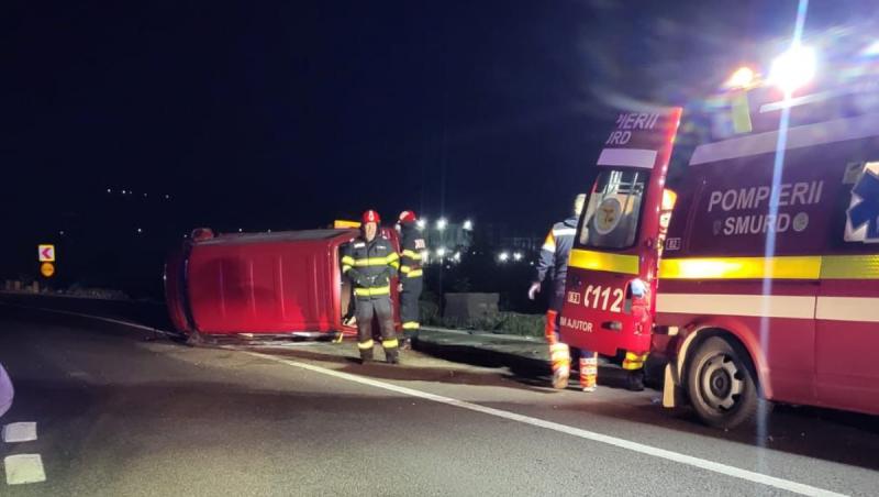 Accident în toiul nopţii pe DN7: o autoutilitară s-a răsturnat în Vâlcea, cu trei copii la bord