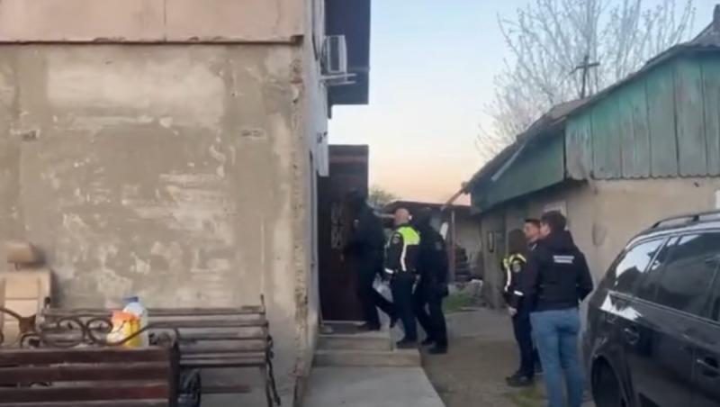 Afacere cu locuri de veci în Botoşani: cinci suspecți ar fi primit bani pentru redistribuirea concesiunilor