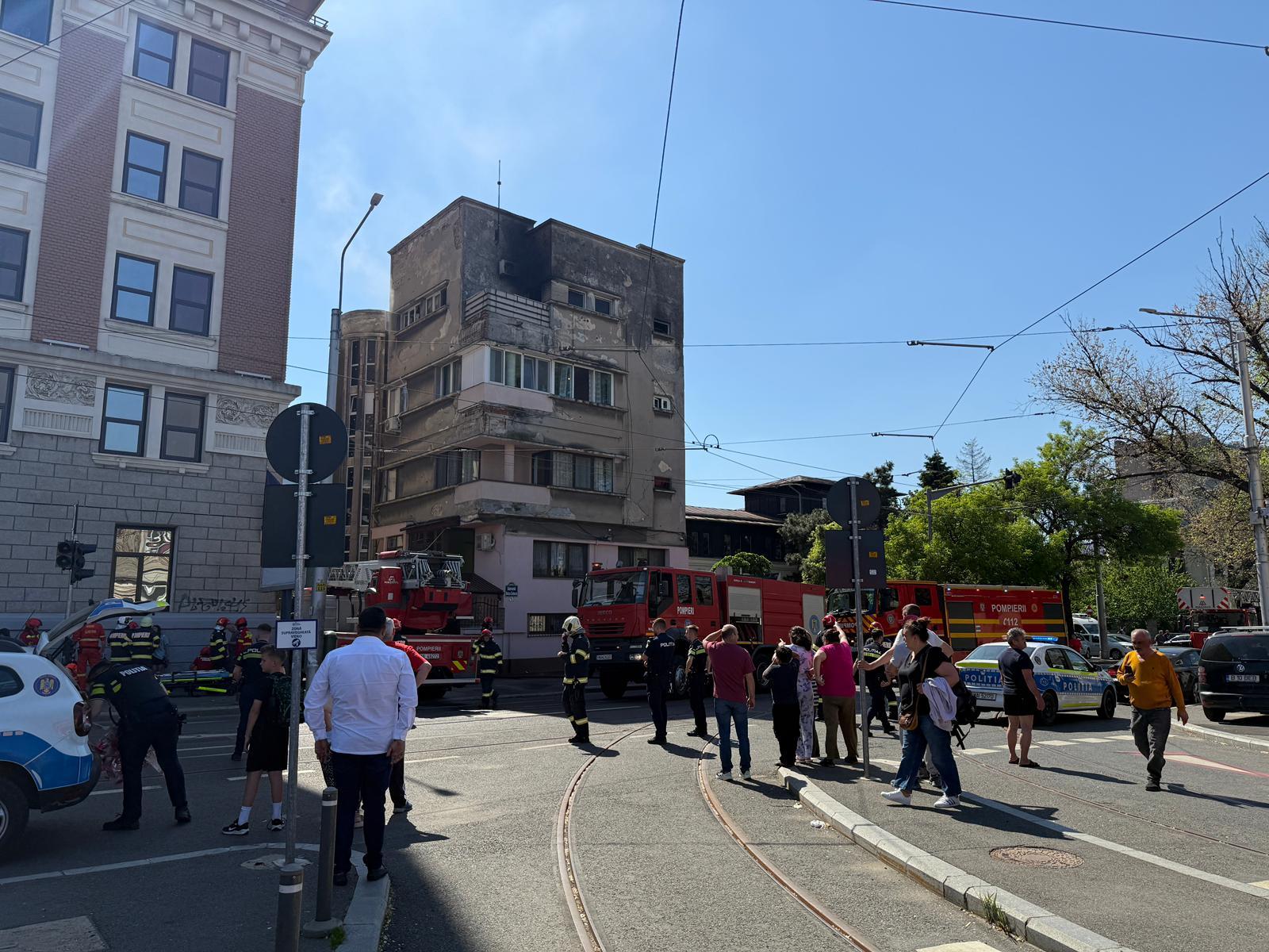 Incendiu la un apartament de pe Dinicu Golescu în Capitală. O persoană găsită inconştientă, cu arsuri
