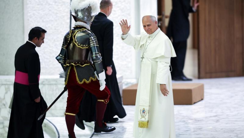 Pe 8 mai 2025, 133 de cardinali electori îl aleg pe Robert Francis Prevost drept Papa Leon al XIV-lea