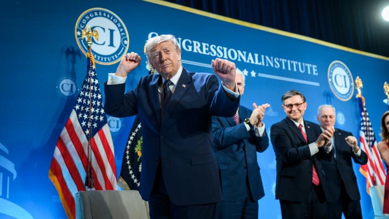 Donald Trump amână taxele vamale pentru UE după discuţia cu Ursula von der Leyen
