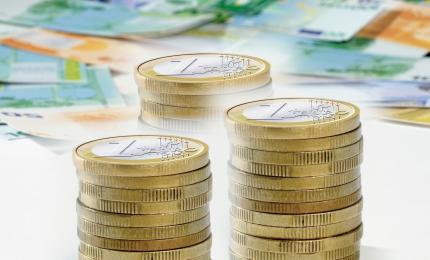 Euro a mai scăzut puţin, dar rămâne peste nivelul de dinainte de criză. Cursul BNR din 8 mai