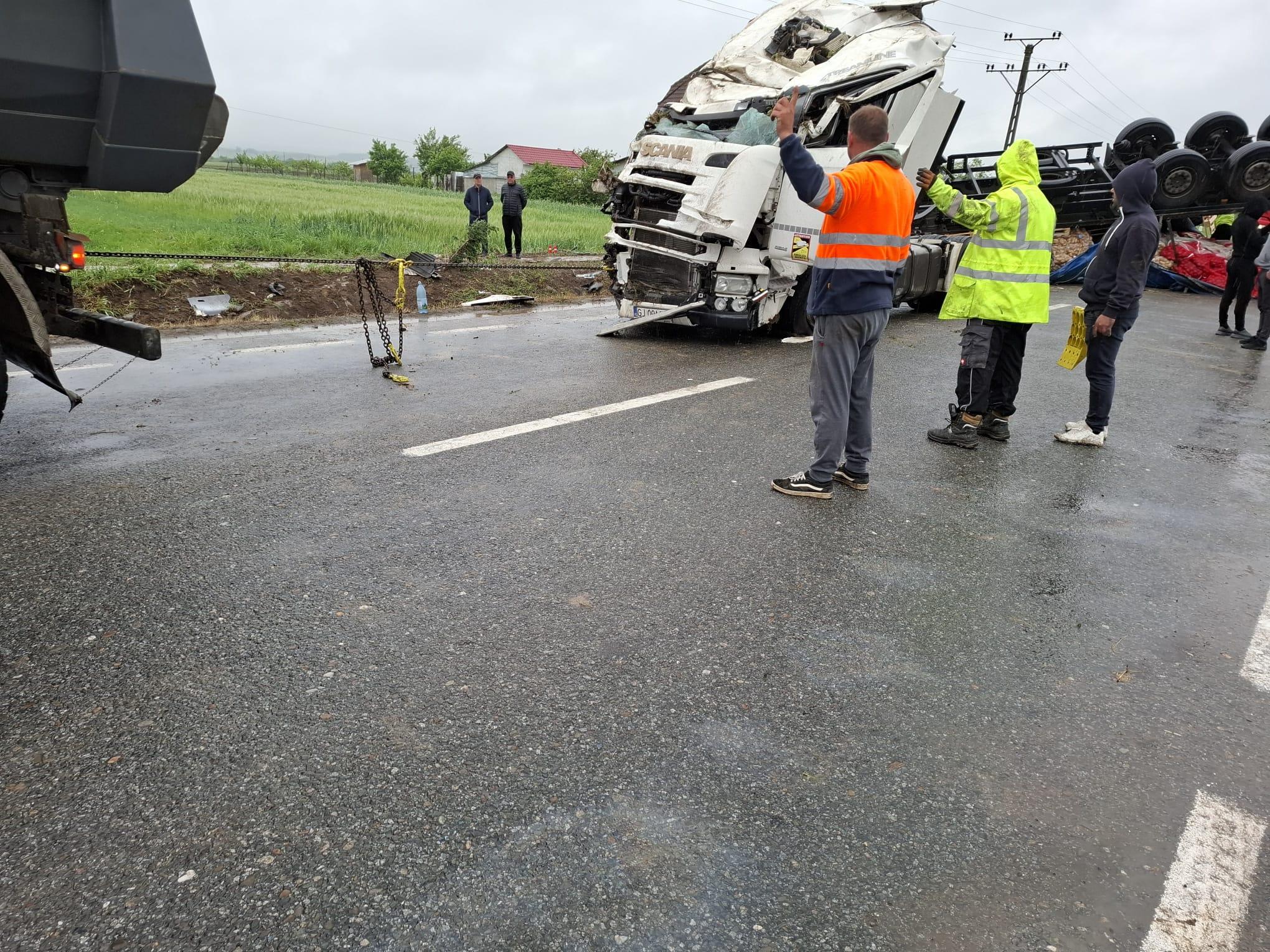 Ionuţ a murit nevinovat încercând să evite o maşină intrată pe contrasens. Momentul accidentului din Gorj