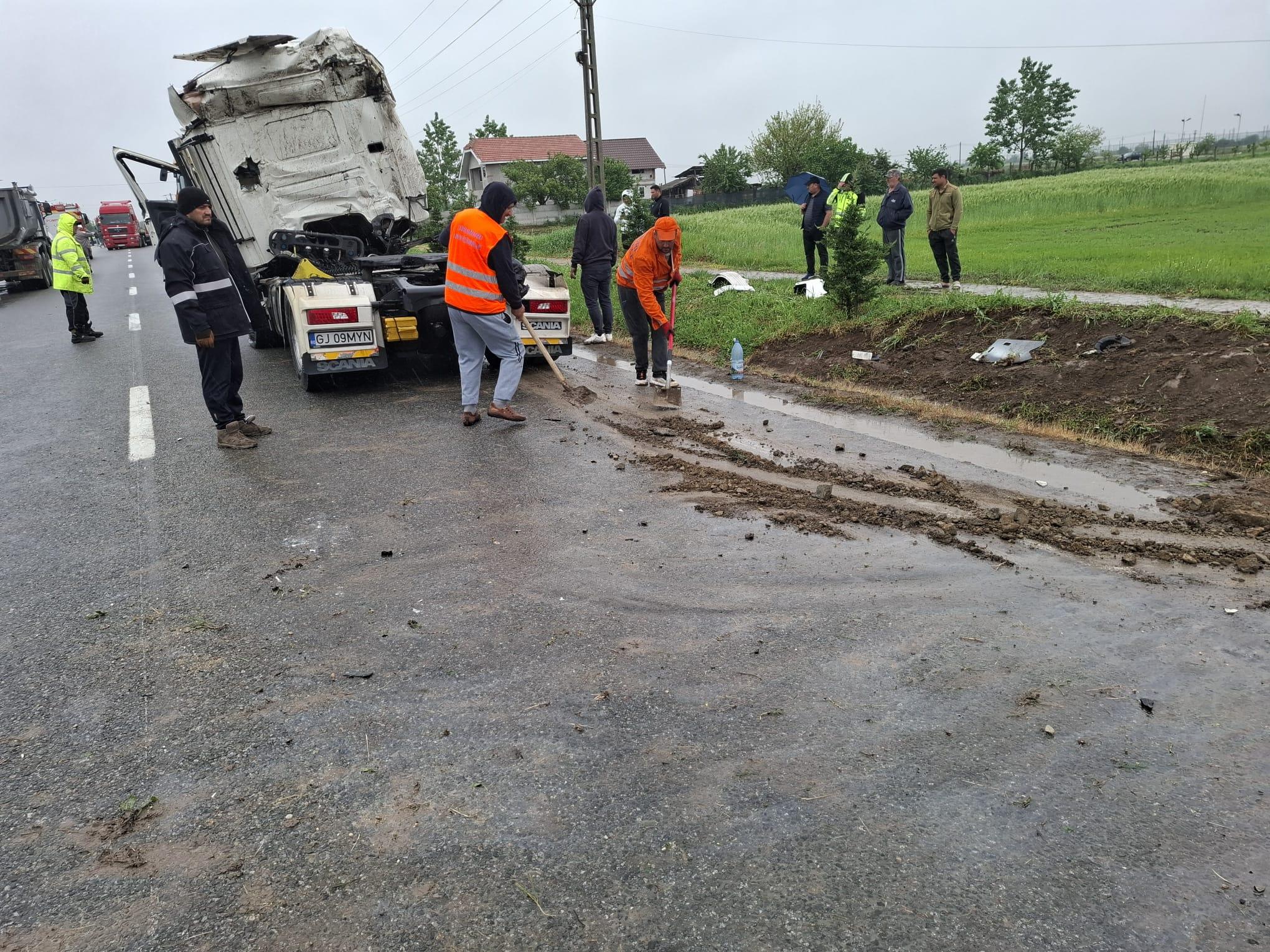 Ionuţ a murit nevinovat încercând să evite o maşină intrată pe contrasens. Momentul accidentului din Gorj