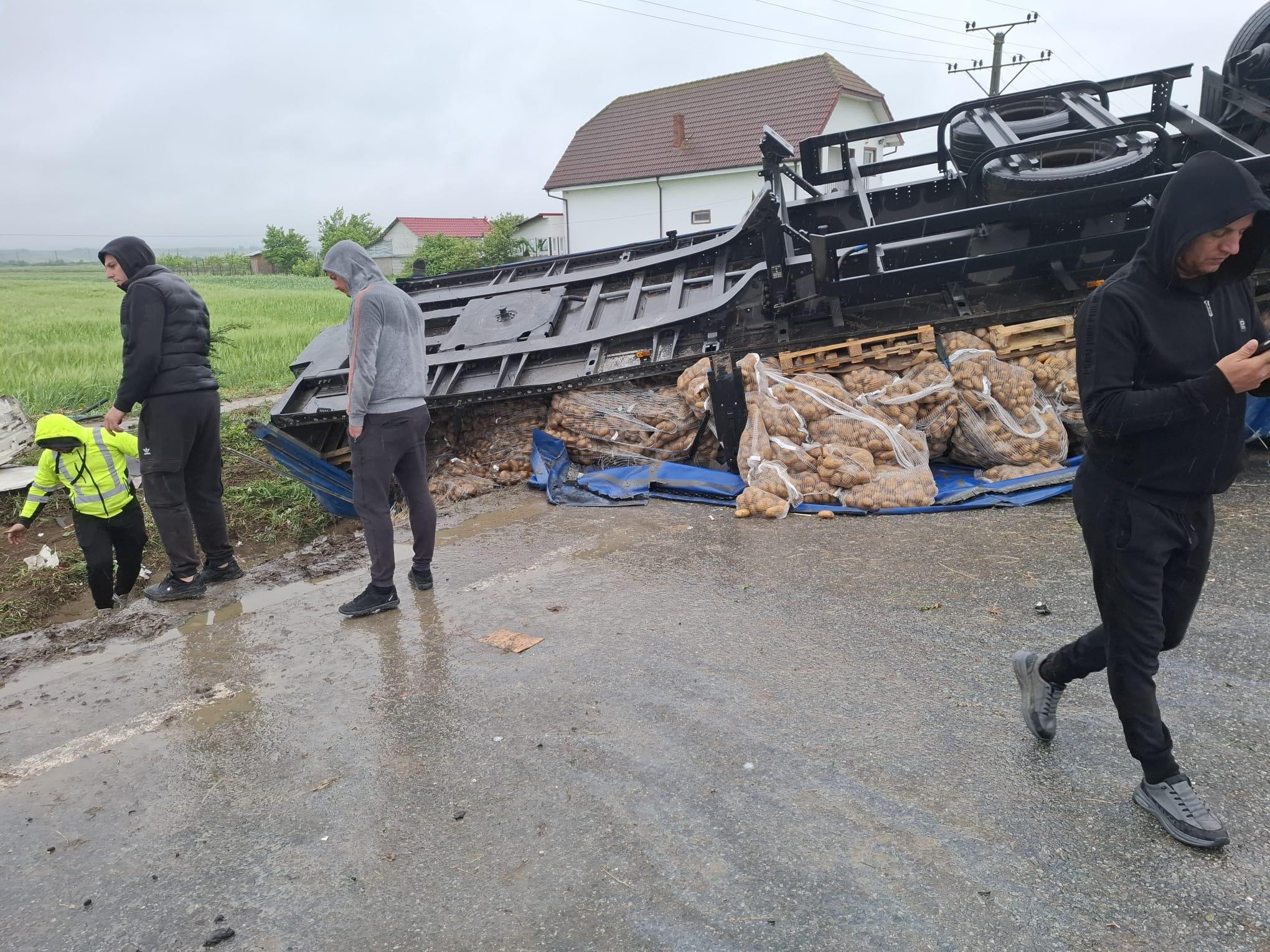 Ionuţ a murit nevinovat încercând să evite o maşină intrată pe contrasens. Momentul accidentului din Gorj