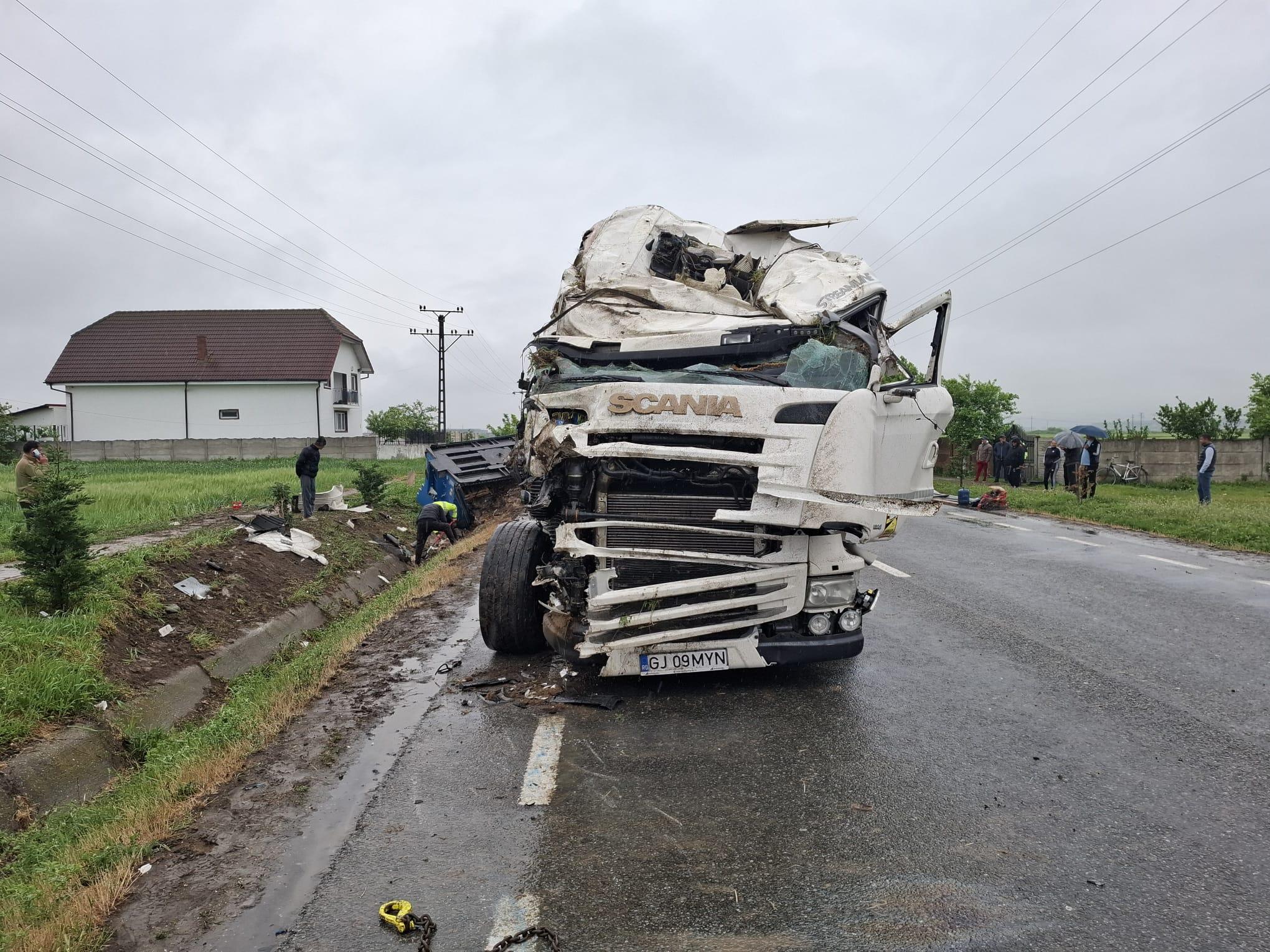 Ionuţ a murit nevinovat încercând să evite o maşină intrată pe contrasens. Momentul accidentului din Gorj