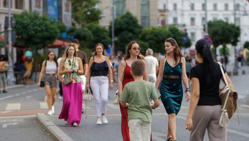 Românii nu mai fac copii: naşterile, în scădere faţă de anul trecut. Au crescut şi decesele