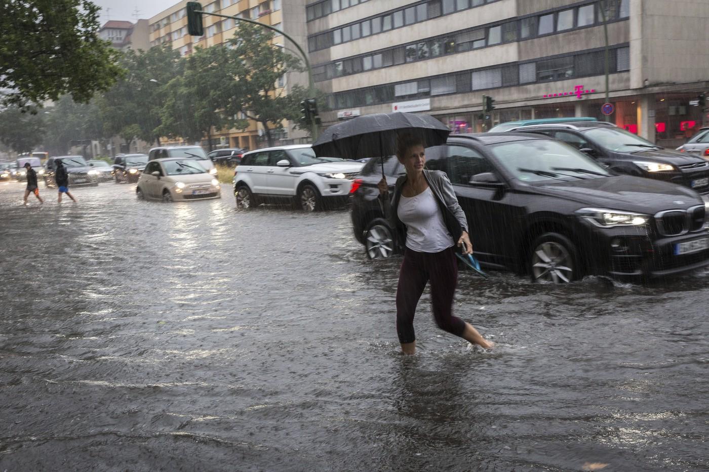 Planeta se apropie de pragul critic de încălzire. El Niño amplifică fenomenele meteo extreme la nivel global Imagine:	furtuna.jpg