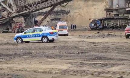 A căzut de la 7 metri, apoi peste el s-a prăbușit un element metalic. Angajat CEO, mort la muncă