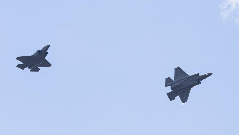 Primele două avioane F-35 stealth ale Poloniei au efectuat primul zbor deasupra ţării