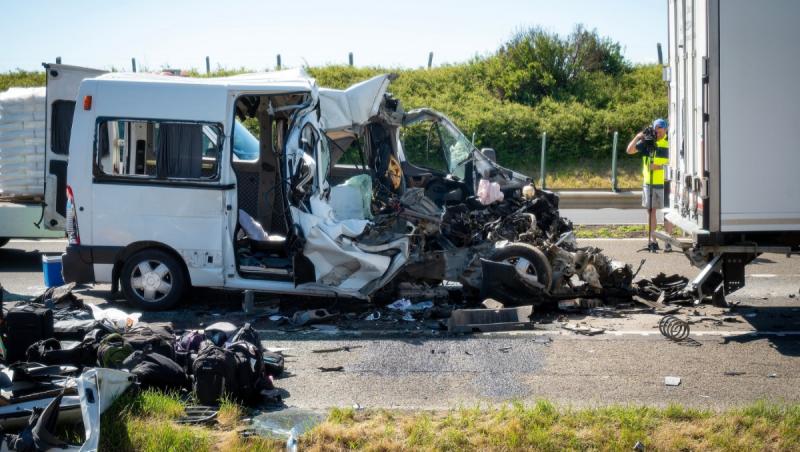 Masacru în Ungaria: 7 morţi după ce şoferul unui microbuz din Moldova ar fi adormit la volan