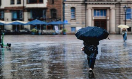 13 judeţe intră sub cod galben de ploi şi vijelii până joi noaptea