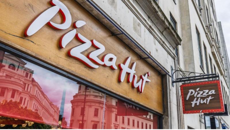 Pizza Hut, vândută pentru 2,7 miliarde de dolari după ani de dificultăți și scăderi ale vânzărilor
