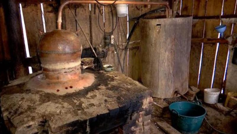 3 persoane din Bistrița-Năsăud au ajuns la spital după ce cazanul în care făceau ţuică a explodat