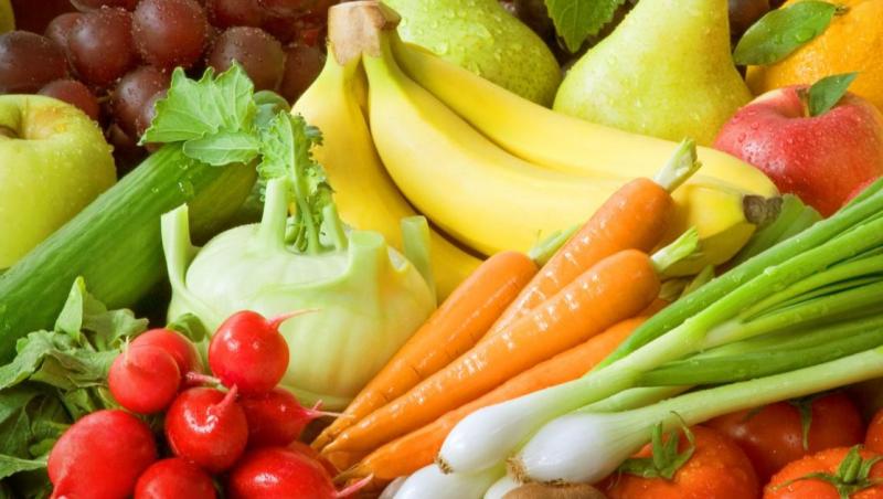 Mii de tone de fructe şi legume româneşti nu-şi găsesc locul în supermarketuri. Care e motivul