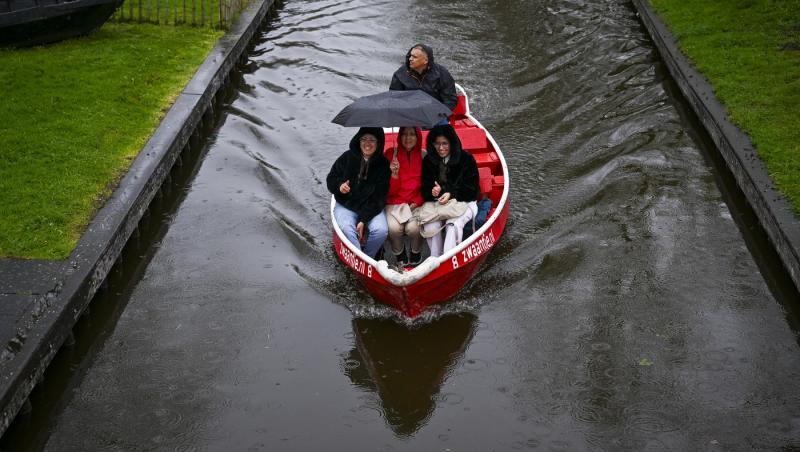 Satul cu 2.800 de locuitori care face concurenţă Veneţiei. Tot mai mulţi turişti aleg această destinaţie
