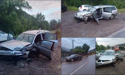 Impact violent între două maşini, în Brodina. Ambii şoferi au ajuns la spital