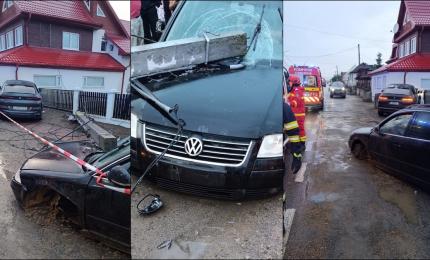 Accident grav între două maşini, în Bivolărie. Două victime au fost transportate la spital