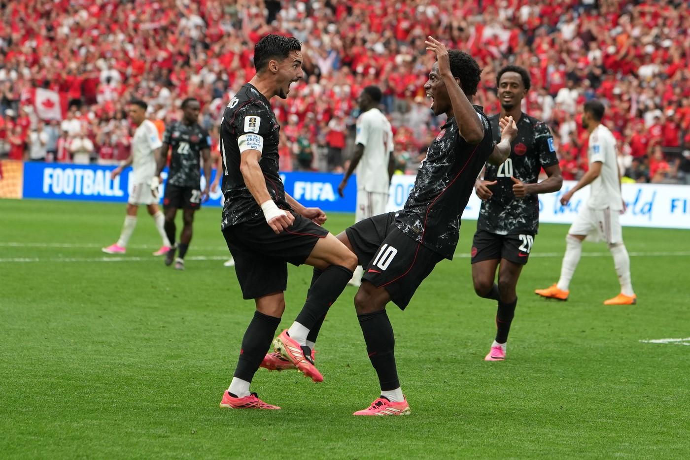 Canada - Qatar, 4-0. Canadienii înscriu la foc automat. Accidentare gravă şi 2 cartonaşe roşii
